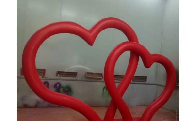 廣場(chǎng)玻璃鋼兩個(gè)紅色愛心雕塑