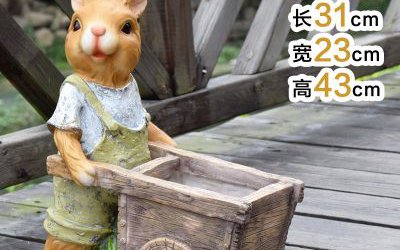 商業街擺放一只推車的玻璃鋼兔子雕塑