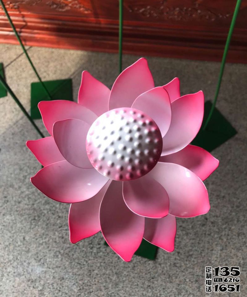 池塘玻璃鋼仿真荷花雕塑 池塘玻璃鋼仿真荷花雕塑