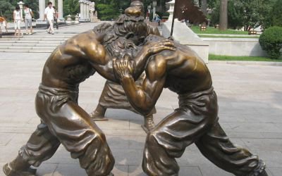 摔跤人物廣場玻璃鋼仿銅雕