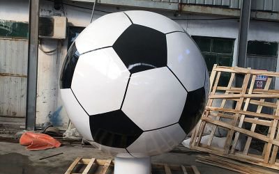體育場擺放玻璃鋼仿真足球雕塑