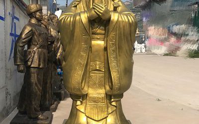 學(xué)院廣場(chǎng)擺放玻璃鋼漆金孔子銅雕像