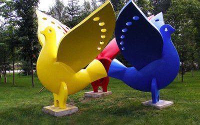 公園抽象仿真創(chuàng)意彩繪玻璃鋼鴿子雕塑