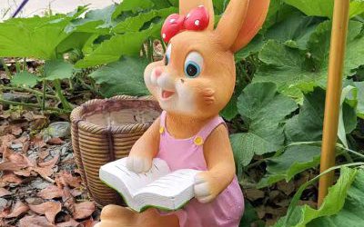 公園景區(qū)玻璃鋼卡通兔子雕塑