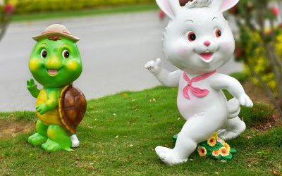 公園草坪創(chuàng)意玻璃鋼可愛卡通動物雕塑