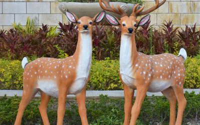 別墅小區擺放的玻璃鋼仿真梅花鹿雕塑