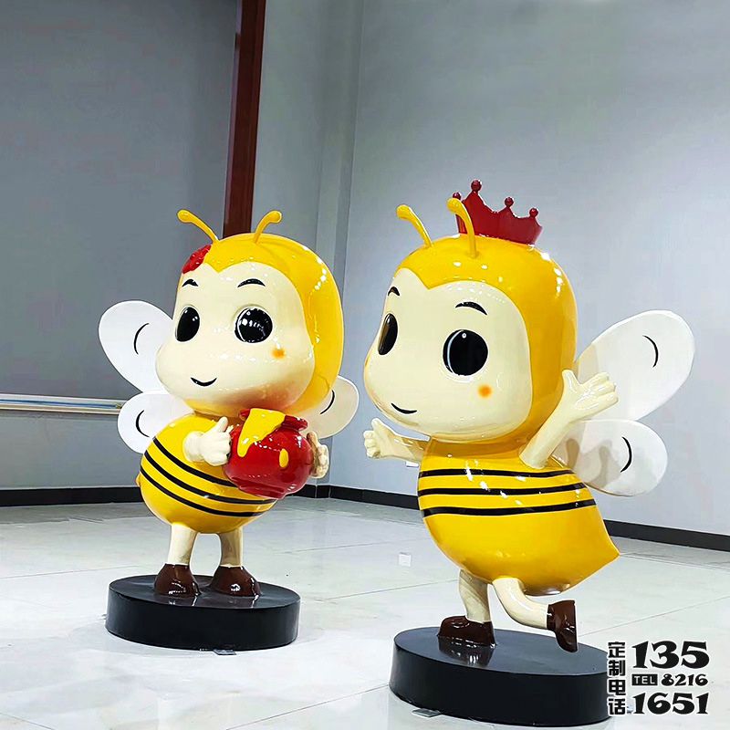 兒童學校操場創(chuàng)意戴王冠玻璃鋼卡通蜜蜂雕塑