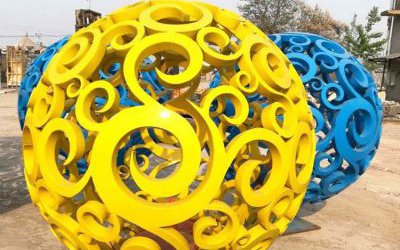 廣場(chǎng)不銹鋼彩繪鏤空球雕塑