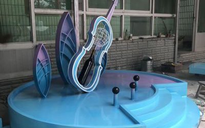 景區(qū)園林玻璃鋼彩繪小提琴雕塑