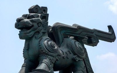 戶外擺放的大型玻璃鋼仿銅創(chuàng)意獬豸雕塑