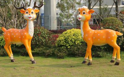 戶外園林景區玻璃鋼卡通梅花鹿雕塑