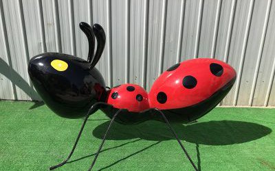 幼兒園卡通玻璃鋼螞蟻雕塑