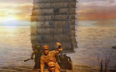 玻璃鋼仿銅戰斗的八路軍雕塑