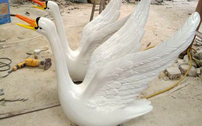 動(dòng)物園玻璃鋼仿真動(dòng)物飛翔的白天鵝雕塑