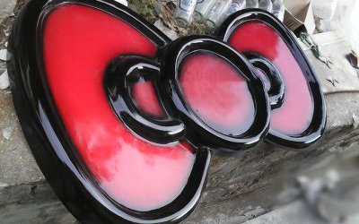 玻璃鋼彩繪戶外大型蝴蝶結(jié)景觀雕塑