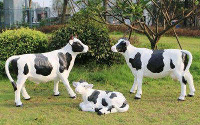 農場玻璃鋼仿真動物牛雕塑