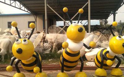 商業(yè)街公園擺放彩繪黃色玻璃鋼卡通蜜蜂雕塑