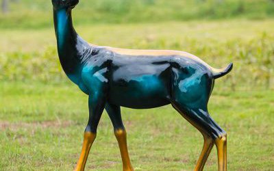 戶外草坪玻璃鋼彩繪噴漆梅花鹿雕塑