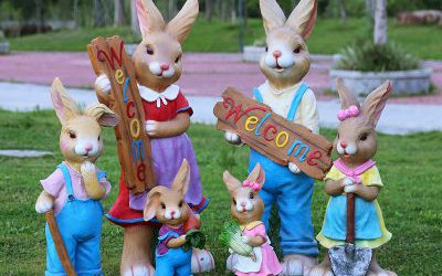 公園綠草地玻璃鋼卡通彩繪兔子雕塑