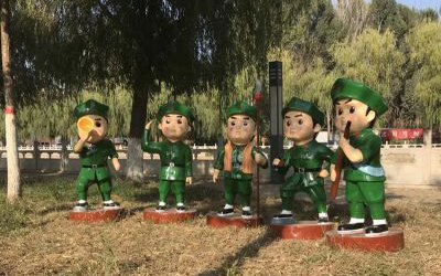 戶(hù)外園林玻璃鋼卡通創(chuàng)意景觀小紅軍雕塑
