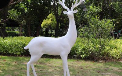 草坪創意玻璃鋼白色梅花鹿雕塑