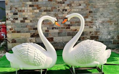 公園愛心造型玻璃鋼仿真動(dòng)物天鵝雕塑