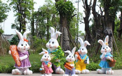 農(nóng)場玻璃鋼卡通兔子雕塑