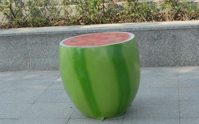 美陳擺件商場玻璃鋼水果卡通西瓜座椅雕塑