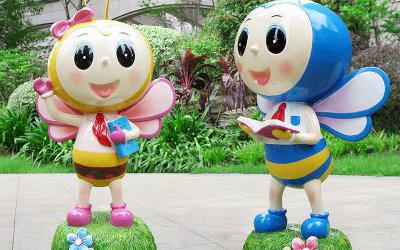 公園小區廣場擺拿書玻璃鋼卡通蜜蜂雕塑