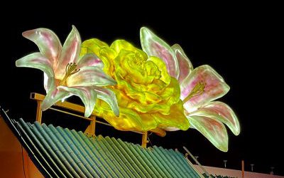 玻璃鋼發(fā)光花朵造型雕塑