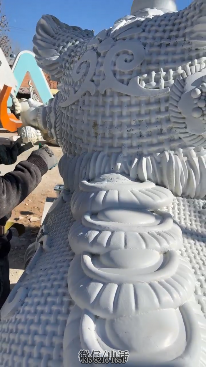 精修舞獅子雕塑，需要填補(bǔ)縫隙空洞等